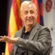 Cruyff: "A uno que pita el himno le falta un tornillo"