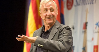 Cruyff: A uno que pita el himno le falta un tornillo