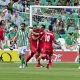 El Sporting cumple en Sevilla y vuelve a Primera por la va rpida