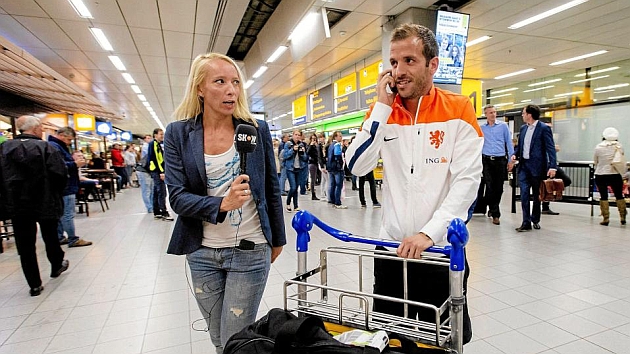 Van der Vaart, en el aeropuerto con Holanda | Foto: AFP