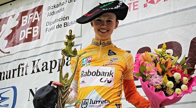 Katarzyna Niewiadoma en el podio final. FOTO: @RaboLiv