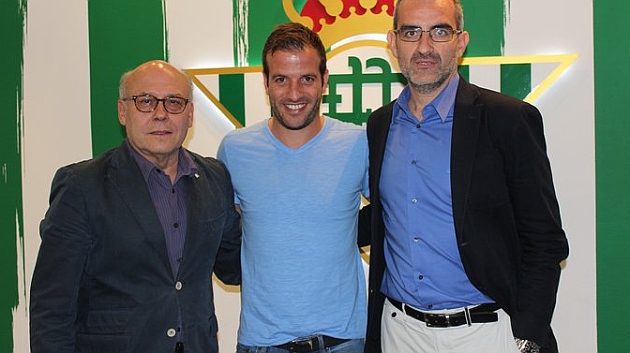 Van der Vaart, con Ollero y Maci | Foto: Real Betis