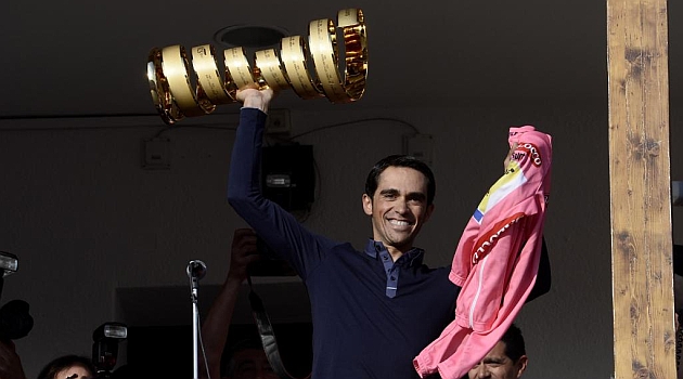 Alberto Contador, el 1 de junio en el Ayuntamiento de Pinto. / JUAN AGUADO