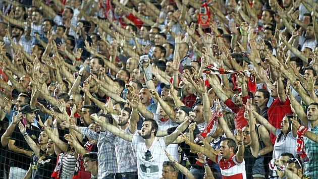Aficionados del Sevilla durante el partido frente al Real Madrid
