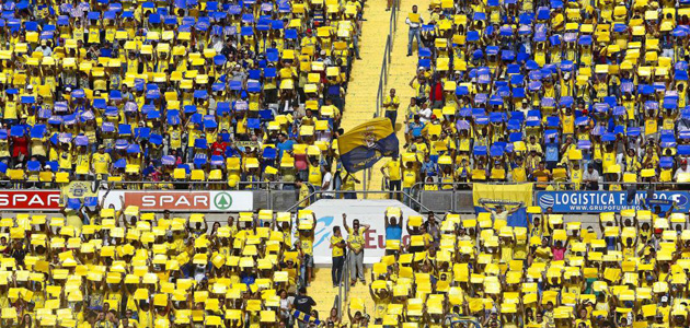 Aficionados amarillos durante el duelo ante el Zaragoza