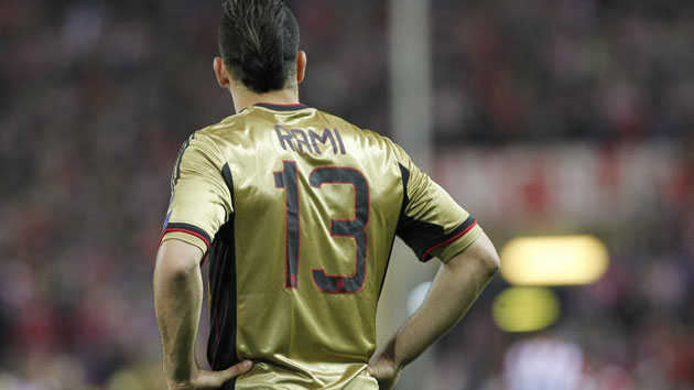 Rami, de espaldas, en un partido con el Milan