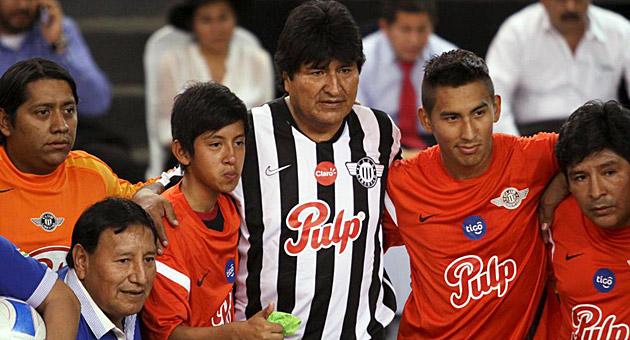Evo Morales cierra su visita a Paraguay con un amistoso