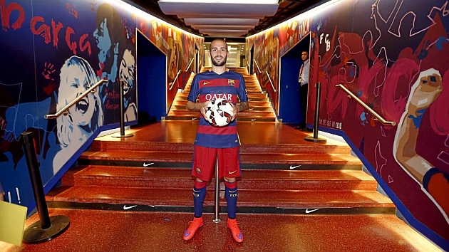 Aleix Vidal (25), en el tnel del Camp Nou en el da de su presentacin