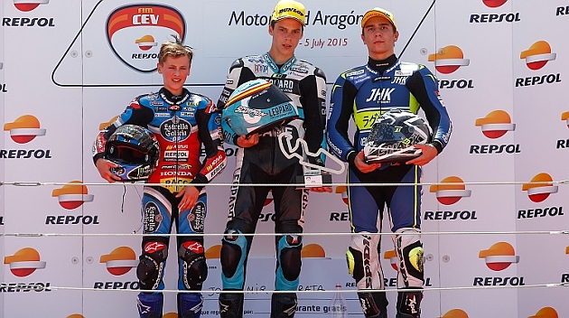 Masià, Mir y Arenas en el podio de la segunda carrera de Moto3.