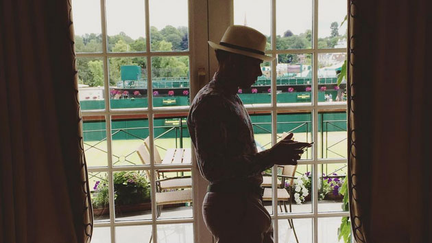 Hamilton no pudo ver la final de Wimbledon por su vestimenta