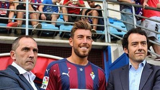 Sergio Enrich en su presentacin como jugador del Eibar