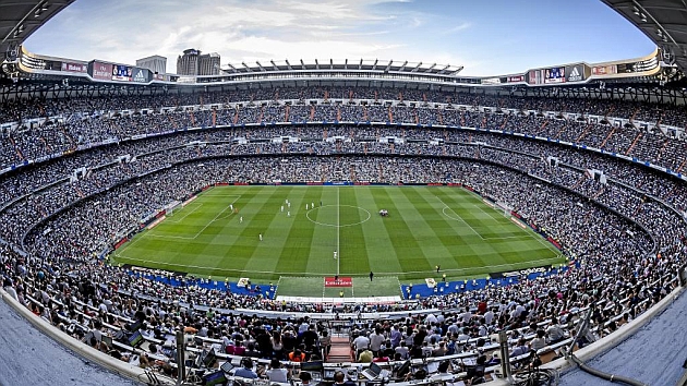 Vista panorámica del Bernabéu justo antes del comienzo de un derbi