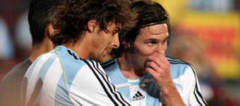 El homenaje de Messi a Aimar: Se retira uno de mis dolos