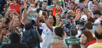 Maracan enloquece en la presentacin de Ronaldinho