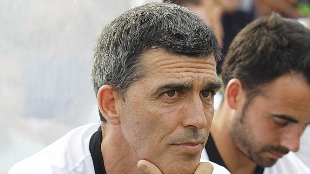 Muiz, pensativo durante el partido frente al Sevilla