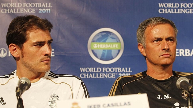 Iker Casillas y Mourinho en rueda de prensa, cuando el tcnico dirigia al Real Madrid.