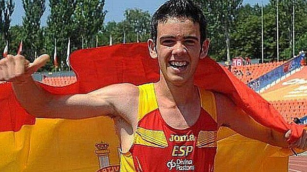 Diego Garca celebra su victoria en los 10 km marcha del Europeo Jnior.