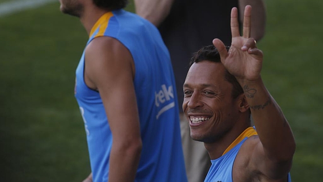Adriano, durante un entrenamiento del Barcelona / FOTO: FRANCESC ADELANTADO