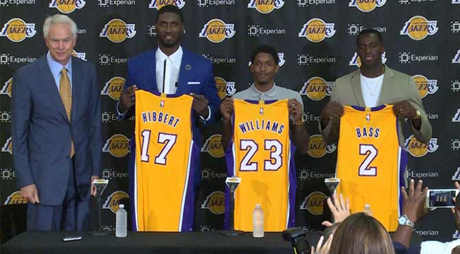 Sin noticias de Kobe: an ni ha hablado con el trio fichado por los Lakers