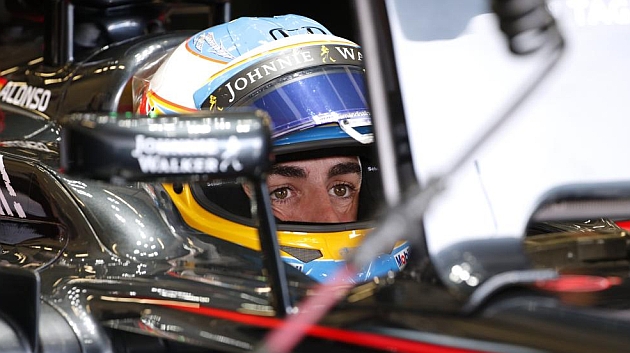 Fernando Alonso, en su monoplaza durante unas prcticas en Silverstone