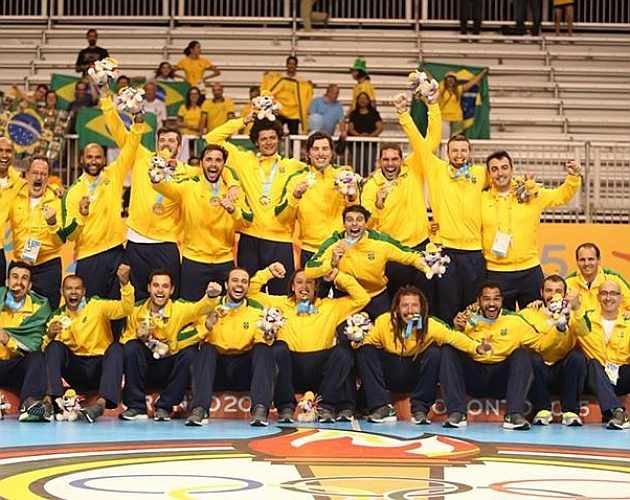 El combinado brasileo celebra el oro en los Panamericanos de Toronto.