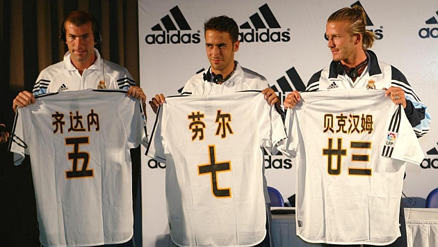 Beckham, Ral y Zidane durante la gira del Real Madrid por China en 2003