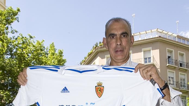 Andoni Cedrún, con una camiseta del Zaragoza hace unos años