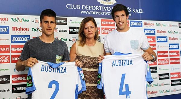 Unai Bustinza y Unai Albizua en su presentación ofical como jugadores del Leganés.