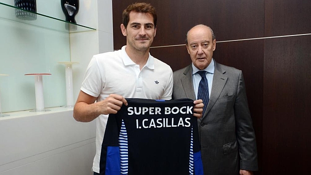 Casillas y Pinto da Costa en la presentacin del guardameta