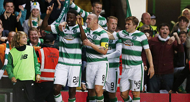 Los jugadores del Celtic celebran el gol ante el Qarabab