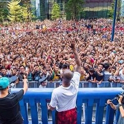 Kobe Bryant se da un bao de multitudes en China en busca de su inspiracin
