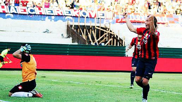 Diego Lugano tiene un estreno goleador con Cerro Porteo