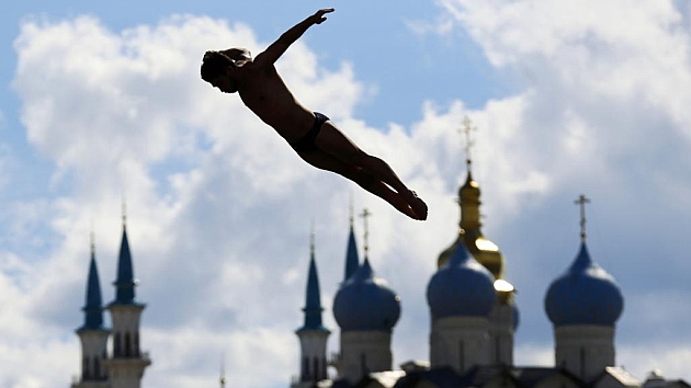 Carlos Gimeno durante un salto este lunes en los Mundiales de Kazn