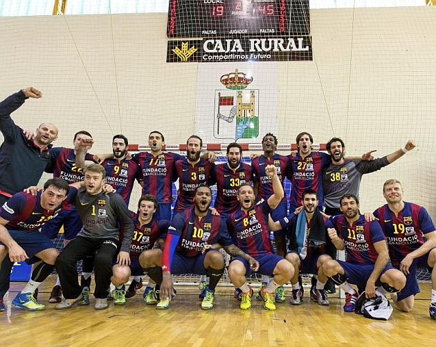 El Barcelona celebra la pasada Liga en la pista del Bm. Zamora