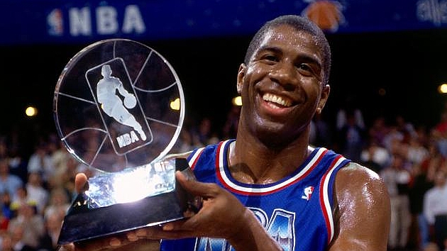 'Magic' recibe el premio que le acredita como MVP del All-Star de Orlando en 1992