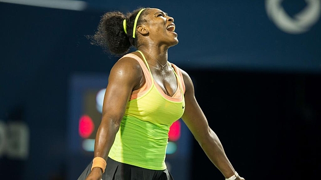 Serena Williams se lamenta de un punto fallado