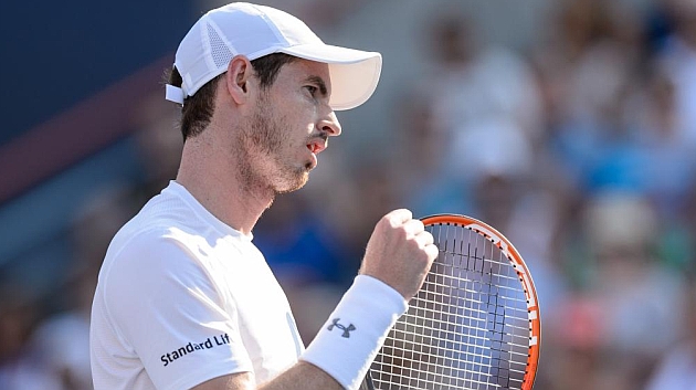 Murray se rebela y supera en un intenso duelo a Djokovic