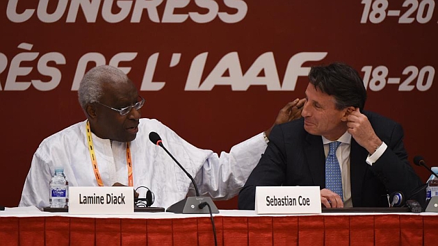 Coe y Diack, antiguo y nuevo presidente de la IAAF