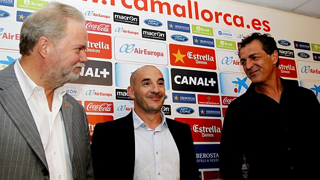 Imagen de la presentacin de Ferrer como entrenador del Mallorca.