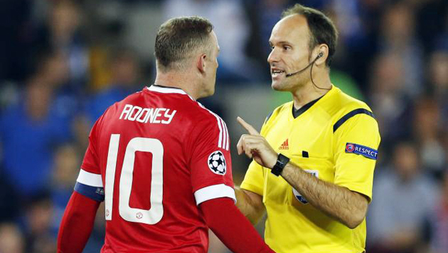 Mateu abronca a Rooney por simular un penalti