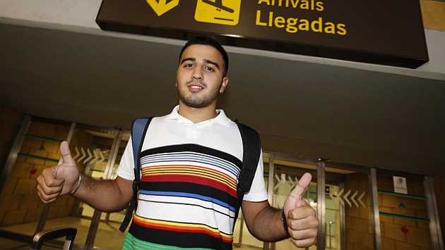 Vachiberadze, a su llegada al Aeropuerto de San Pablo, en Sevilla | Foto: Ramn Navarro