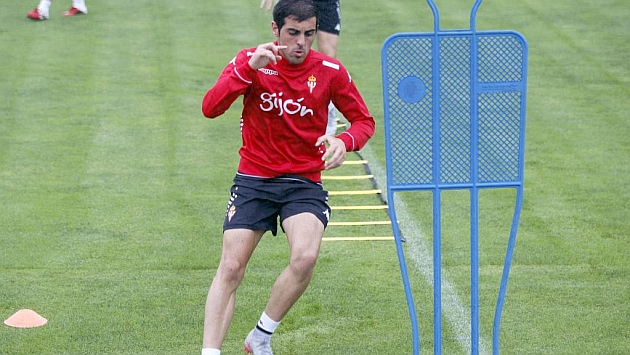 Carlos Castro durante un entrenamiento del Sporting