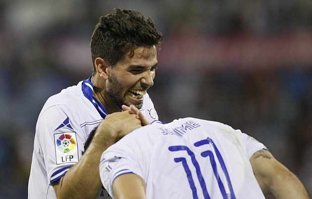 Cabrera celebra su gol con Jaime. / TONI GALN