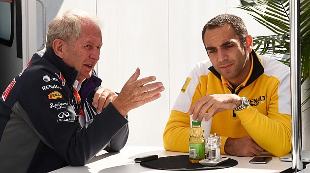 Marko charla con Cyril Abiteboul, jefe de Renault Motorsport F1, en un gran premio de este ao / RV Racing Press