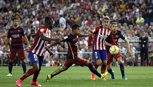 El duelo entre Atltico de Madrid y Barcelona jugado durante la ltima jornada liguera, en imagen / FOTO: APO CABALLERO