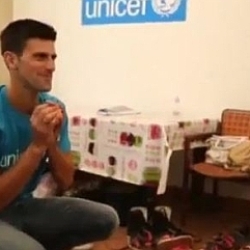Djokovic visita a nios refugiados en Serbia
