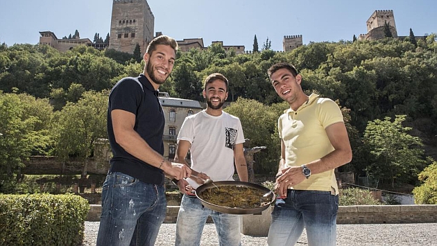 Rochina, Ibez y Salva Ruiz posan para MARCA con la Alhambra de fondo