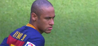 Neymar se rap el pelo al cero
