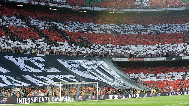 El sector de la aficin del Athletic, durante la final de la Copa del Rey disputada en el Camp Nou / FOTO: PACO LARGO