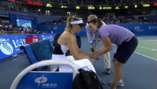 Sharapova regresa a la enfermera